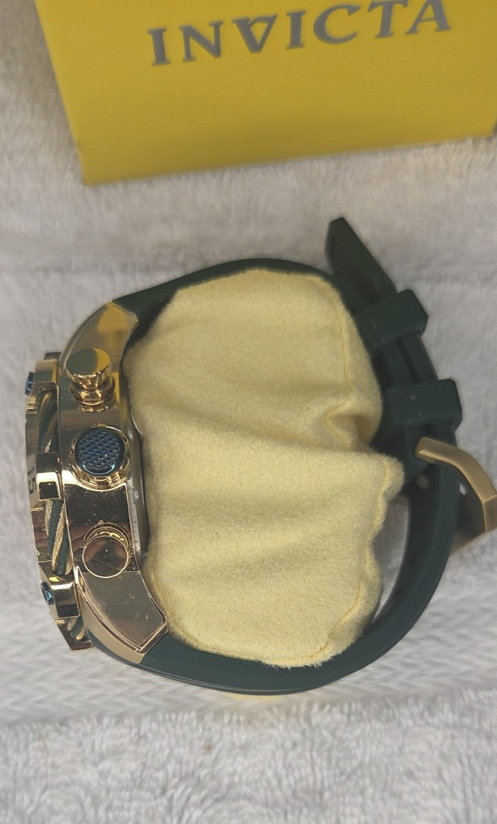 Invicta DC Comics Aquaman Men’s 52mm Limited Edition Gold Chrono Watch 35120