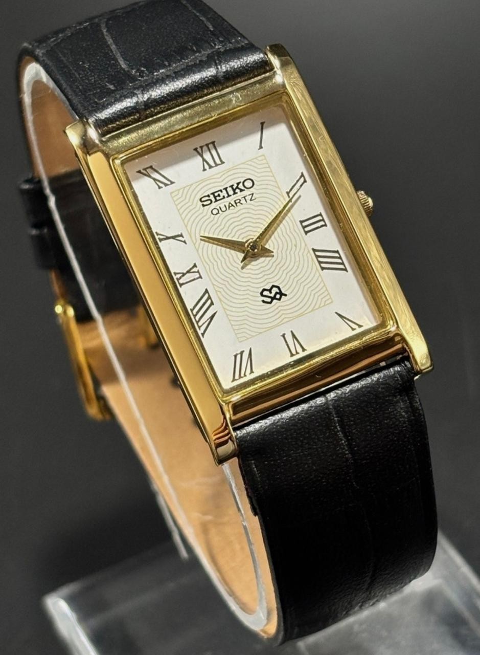 Vintage Seiko Slim Quartz Men’s Wristwatch With Free DDP Shipping