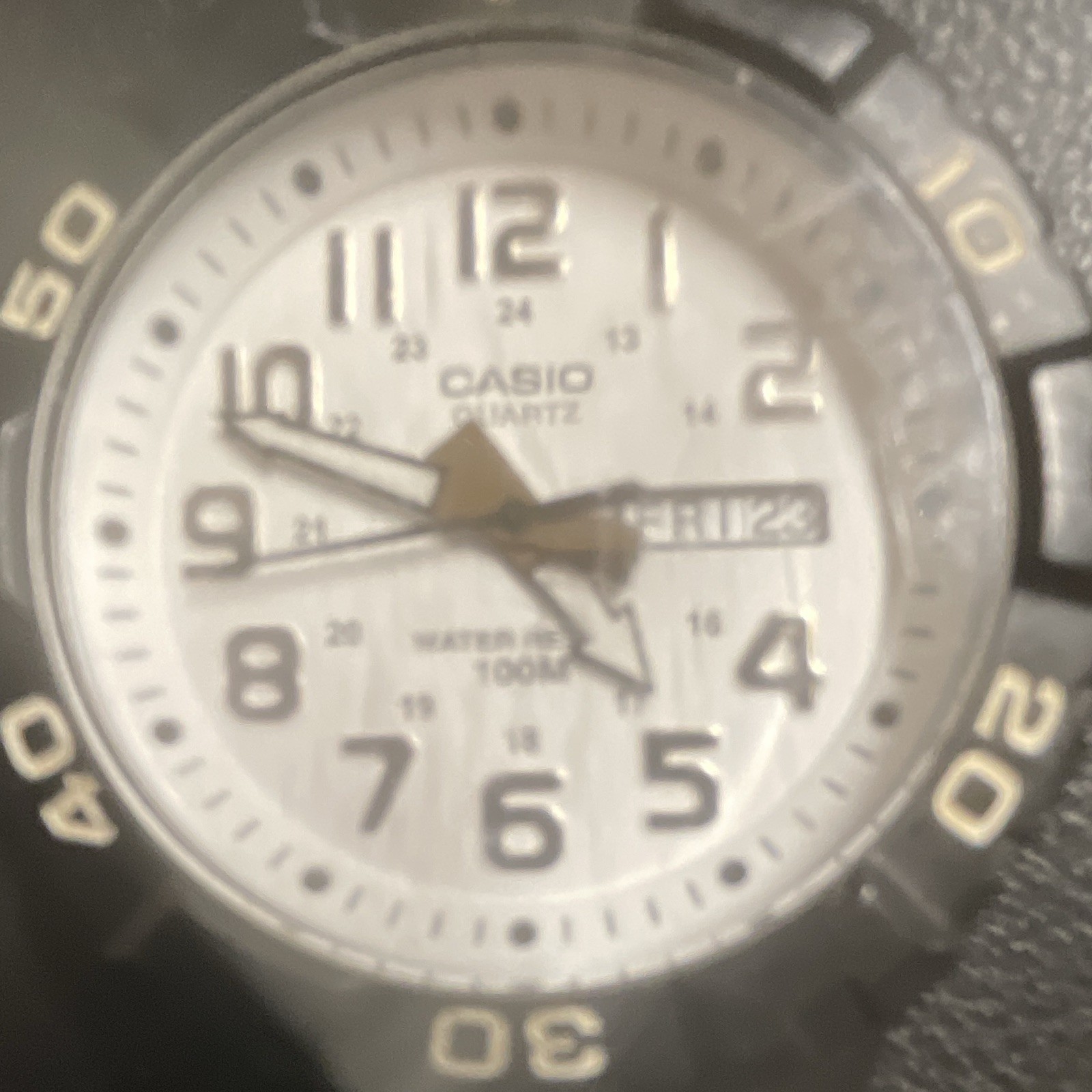 Casio MRW-200H Quartz 100M Mens Watch White Dial Black Resin Strap Day/Date