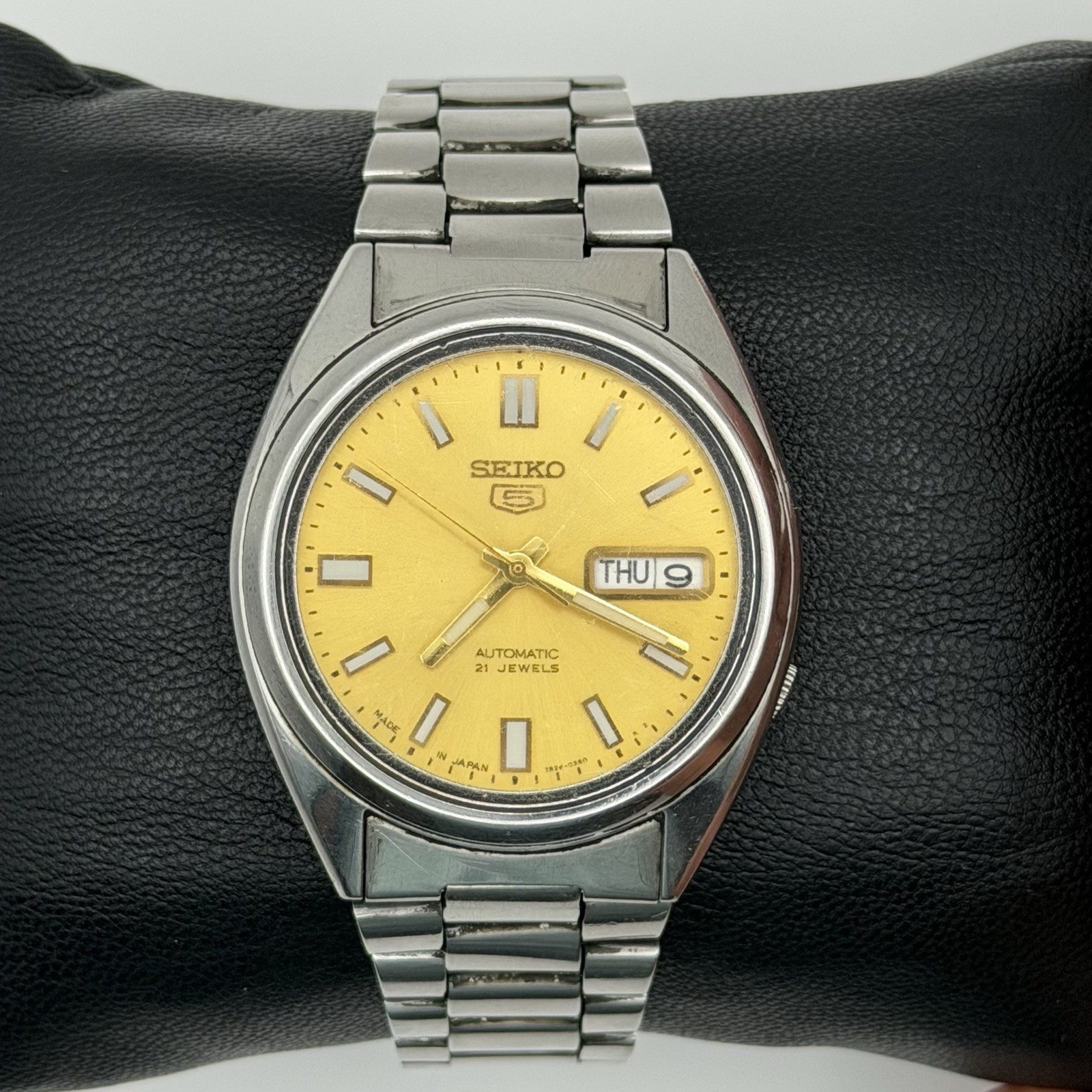 Seiko 5 Automatic Vintage Men’s watch 7S26-0480, golden dial with a 21-jewel