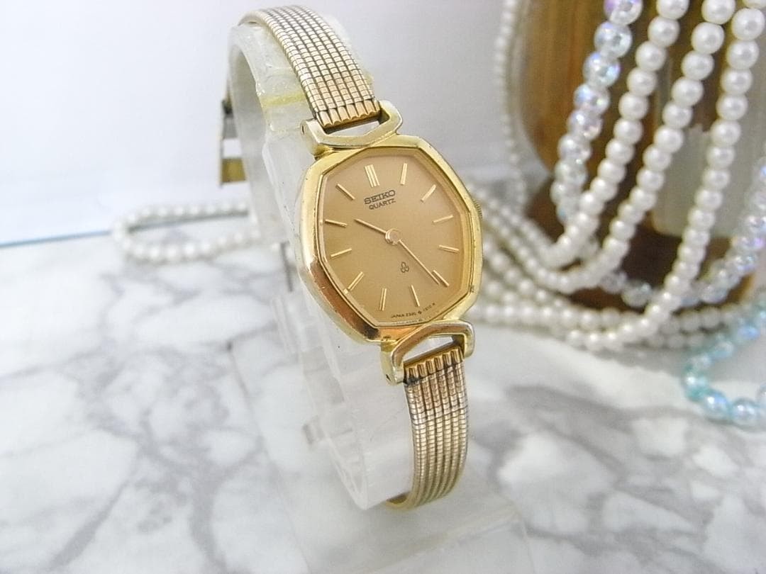 Vintage SEIKO Octagon Ladies Quartz Watch Gold Dial