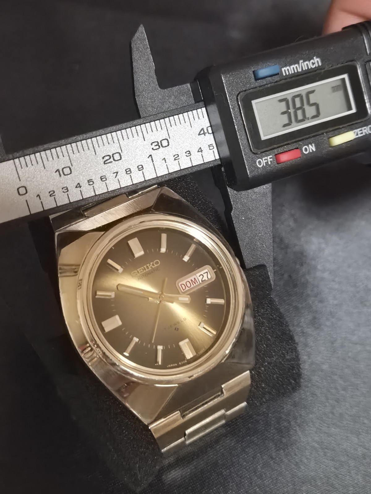 Seiko 7009-7009 Automatic 17J Day/Date Tigers Eye Sunburst Dial Bracelet