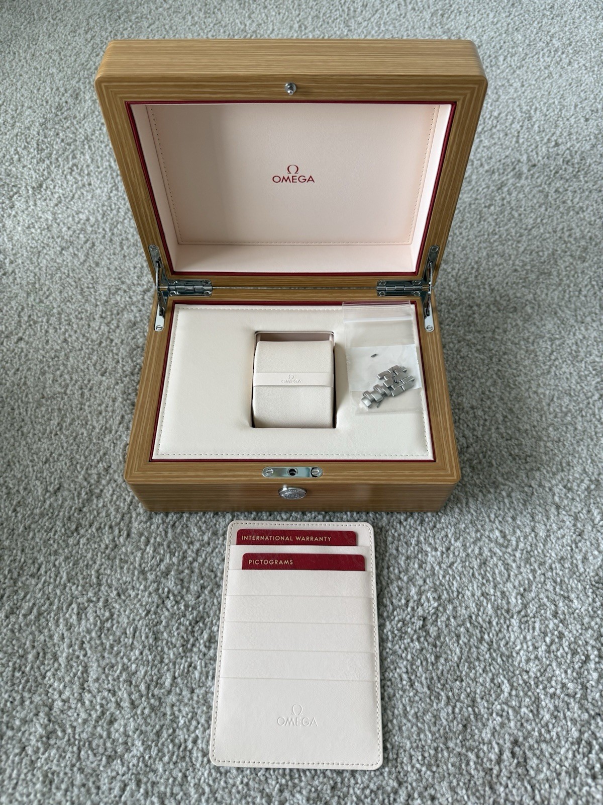 Omega Seamaster Diver 300M 2226.80 41mm Stainless Steel 007 James Bond Limited
