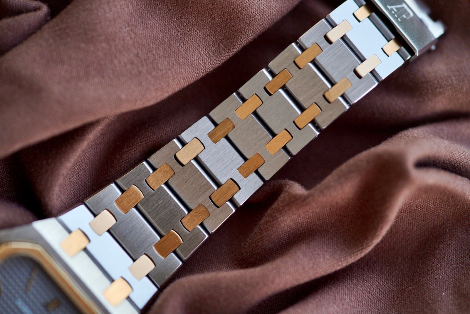 (6005SA) 1980s Audemars Piguet Royal Oak Square Quartz Jumbo 32x41mm Watch