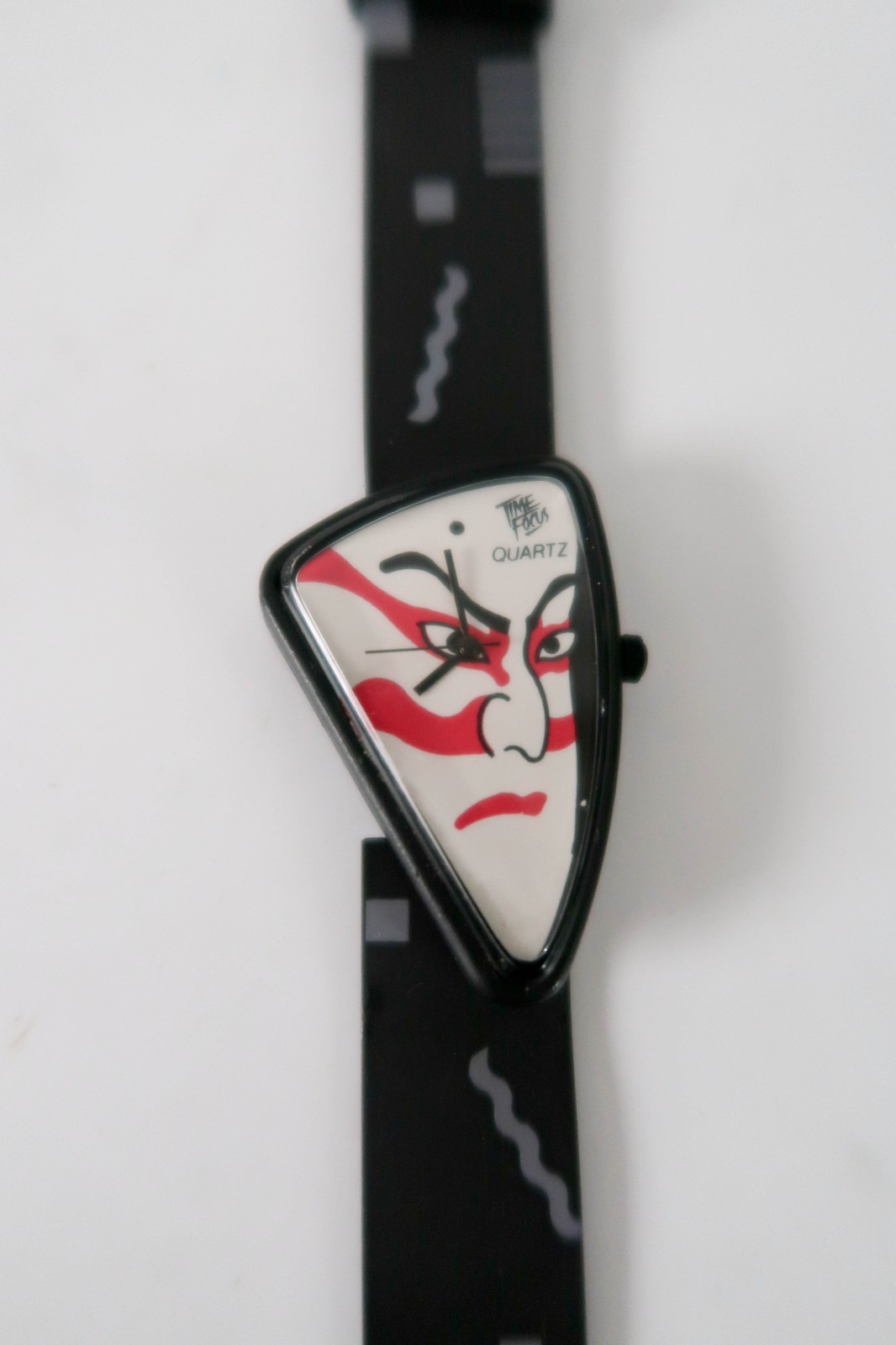 Unique Triangular Watch Features a KABUKI / Kumadori Mask Design