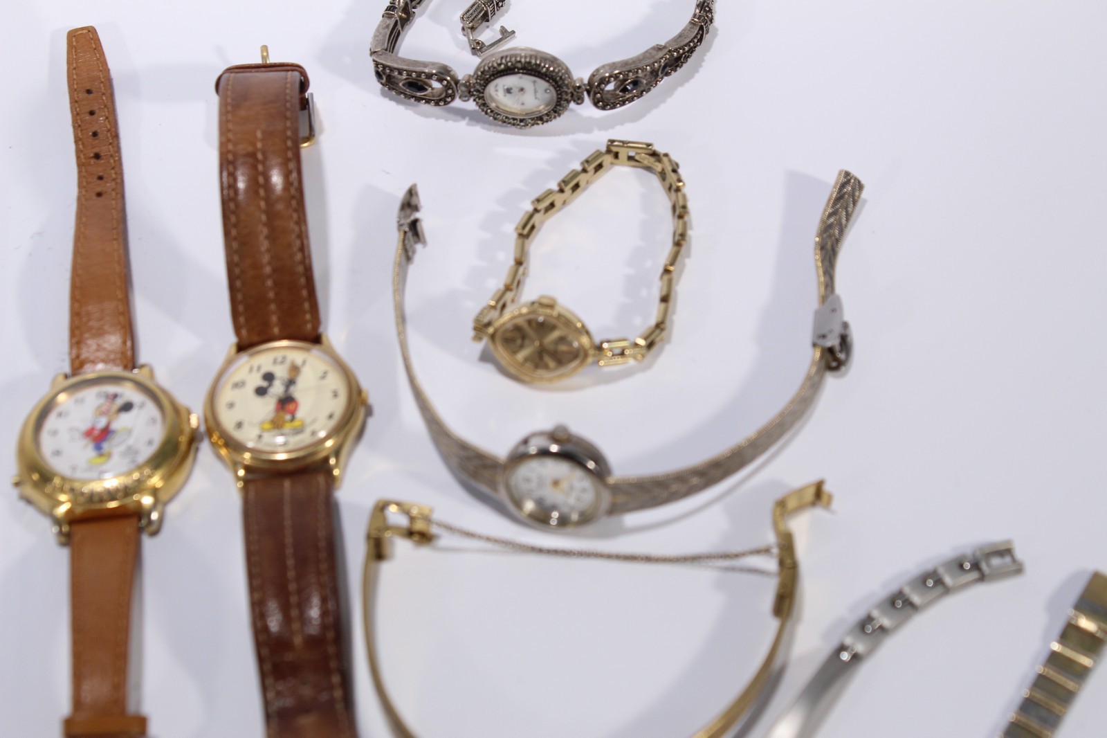 Lot of 19 Watches AS-IS / NOT TESTED. Various Brands See Pics!!!