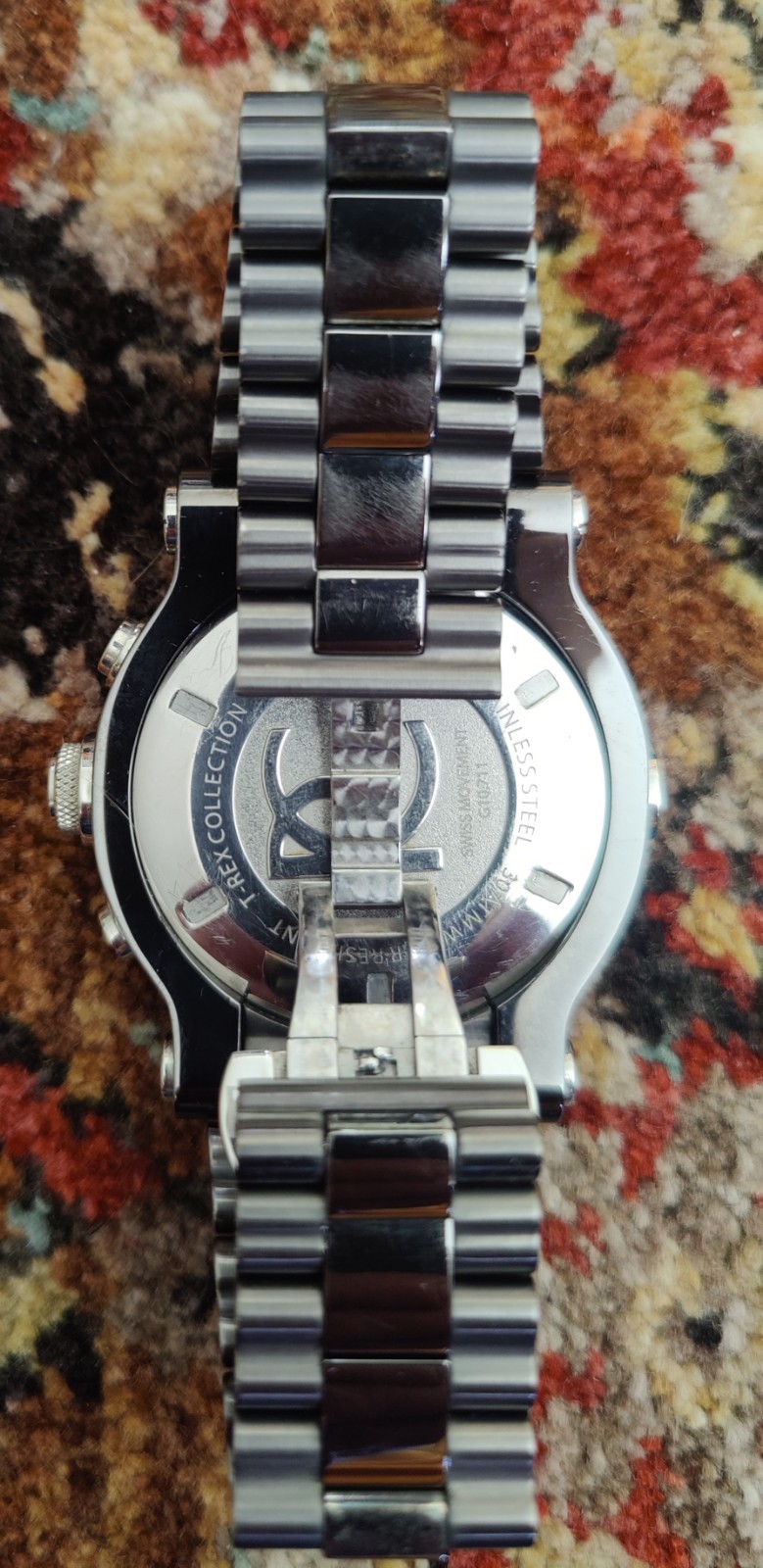 VIDEO Renato T-Rex mens watch. Titanium color, band and a carbon fiber look dial