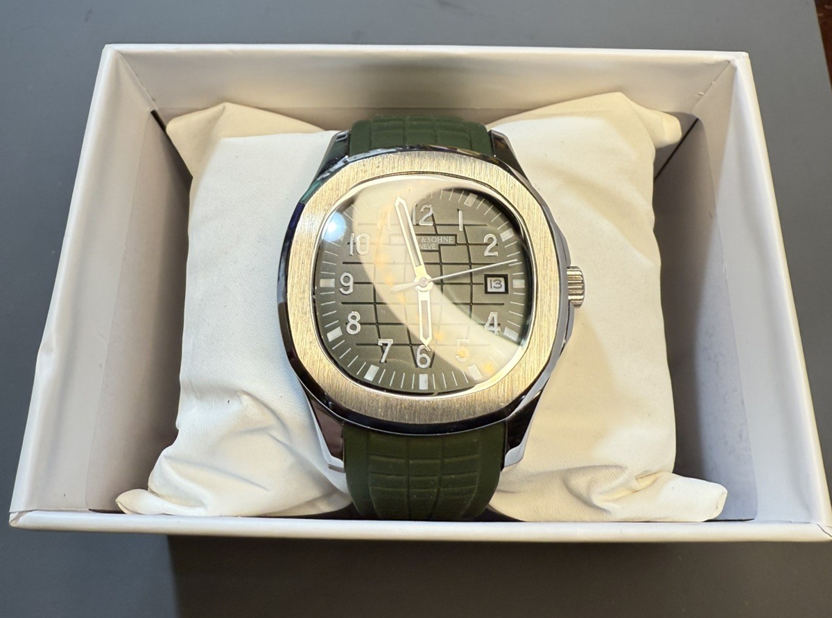 Specht & Söhne Geneve Green Dial Sport Watch – Date Window – Modern Cushion Case