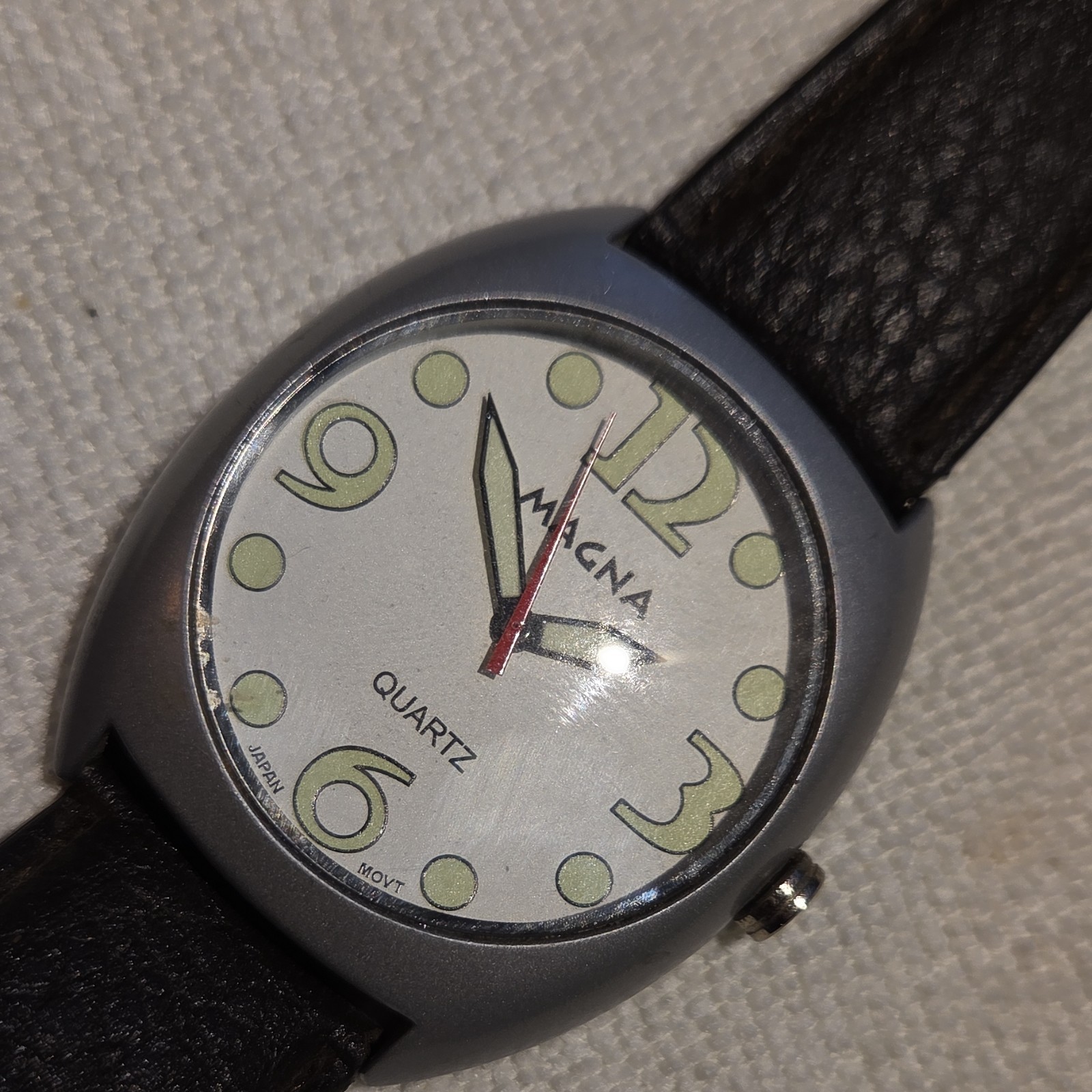 MAGNA Quartz Analog Watch Silver Case White Dial Black Leather Strap