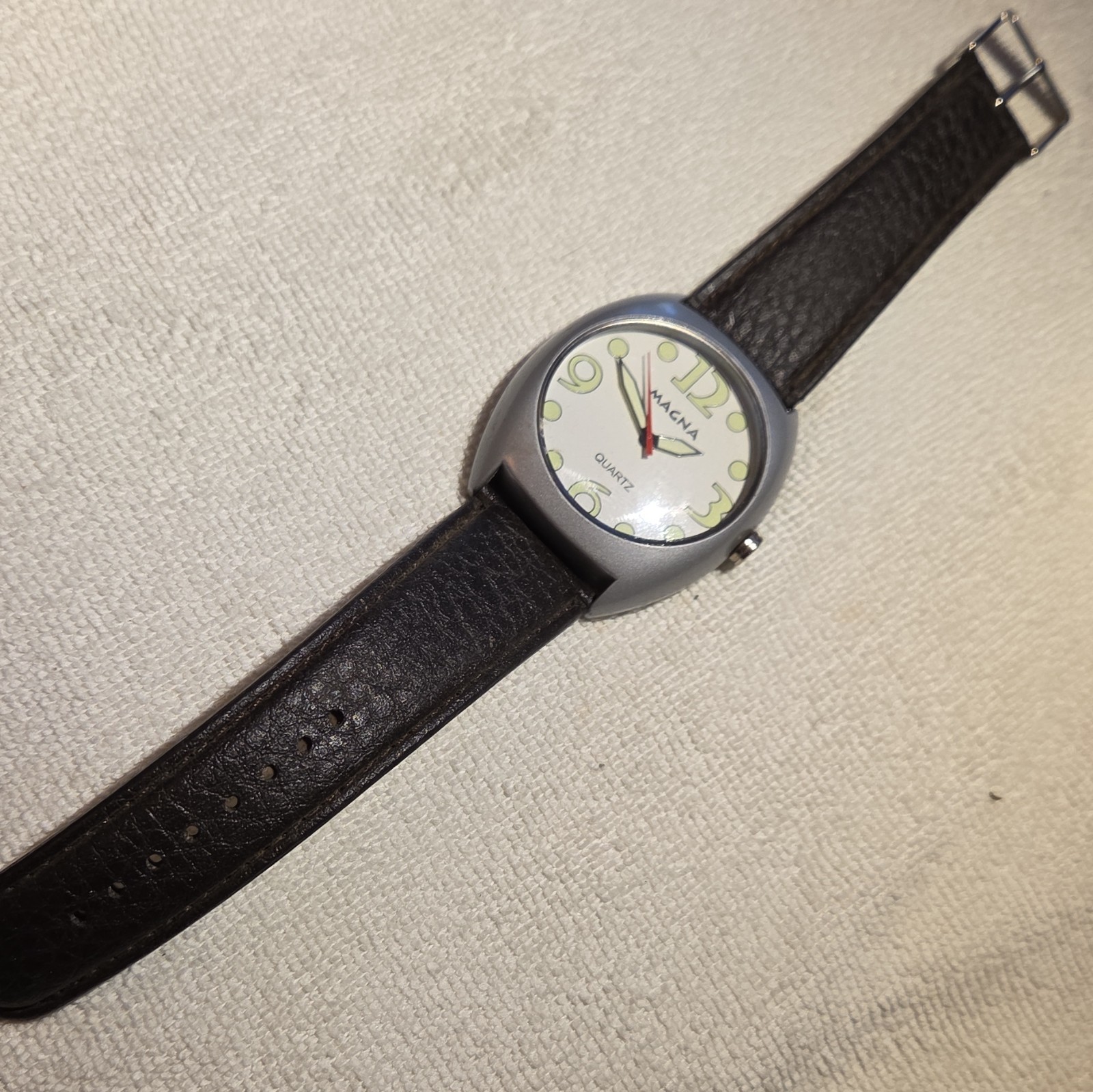 MAGNA Quartz Analog Watch Silver Case White Dial Black Leather Strap
