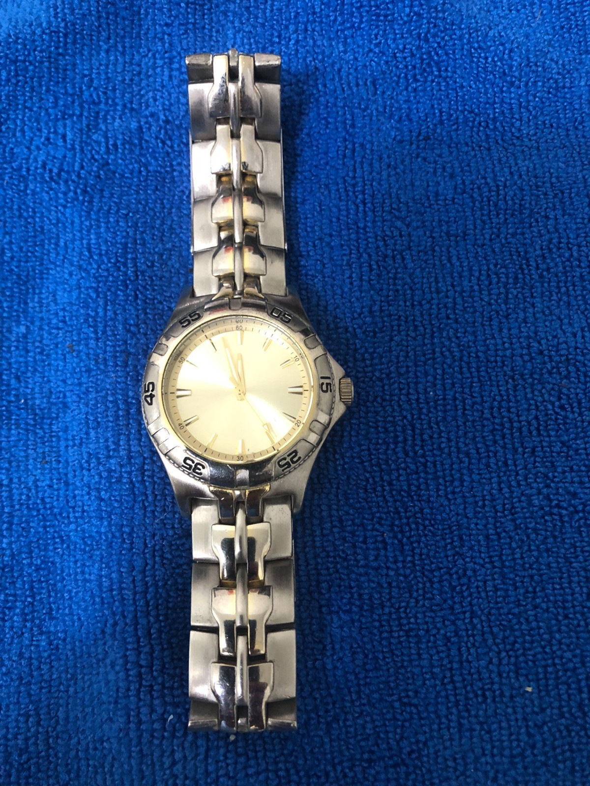 quartz watch, no brand