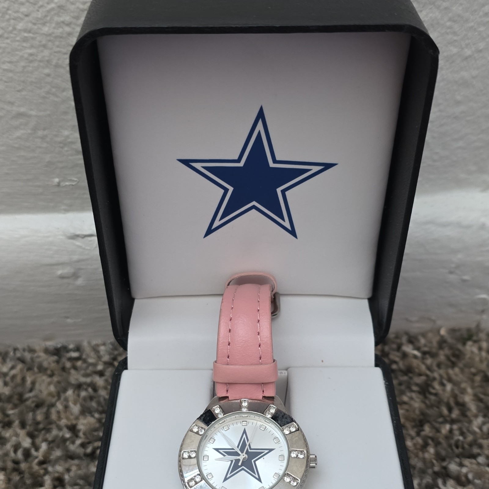 Women’s Analog Wristwatch Pink Leather Strap Silver Tone Star Logo Dial w/ Box