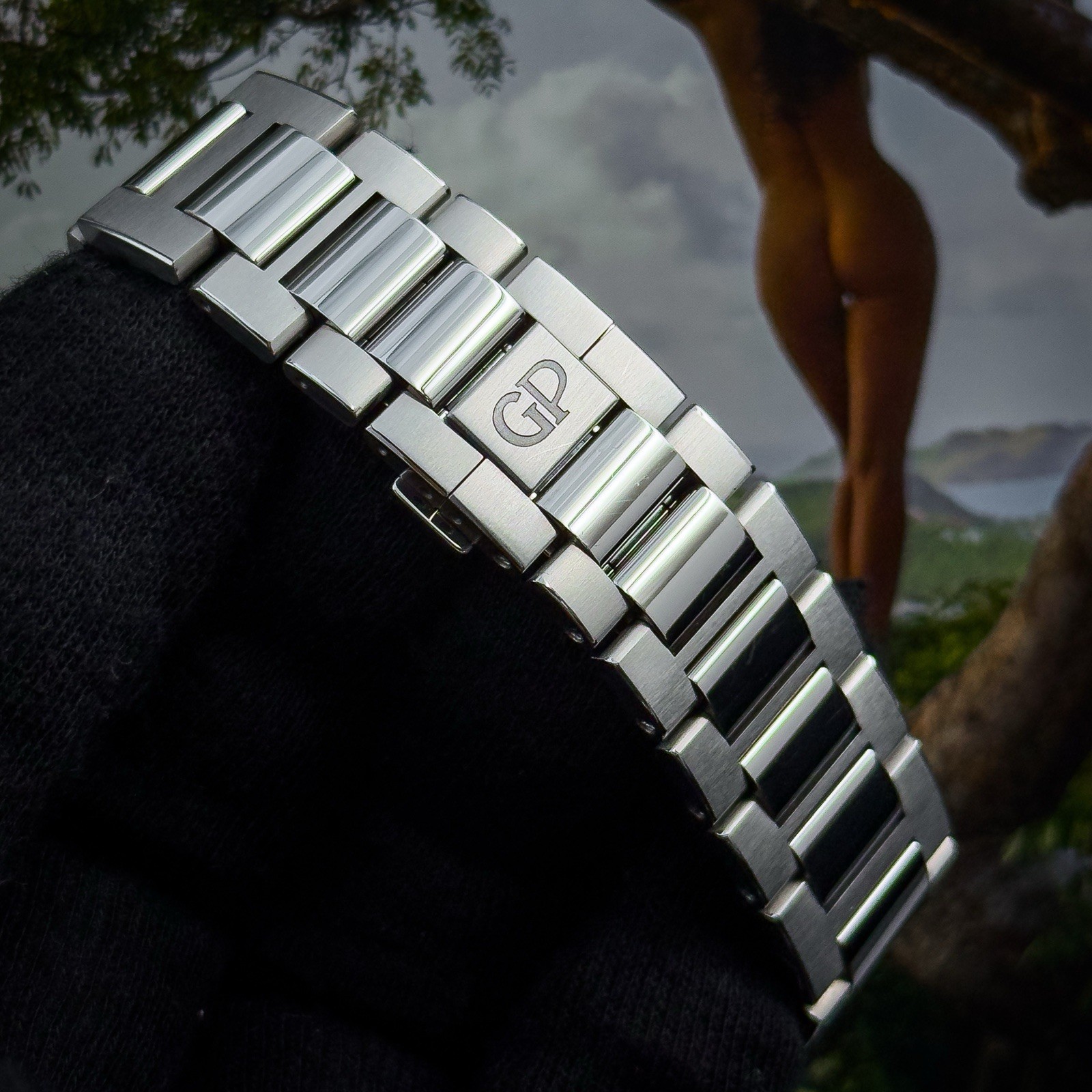 2025 Girard-Perregaux Laureato Green Dail 42mm 81010-11-3153-1CM Complete Set