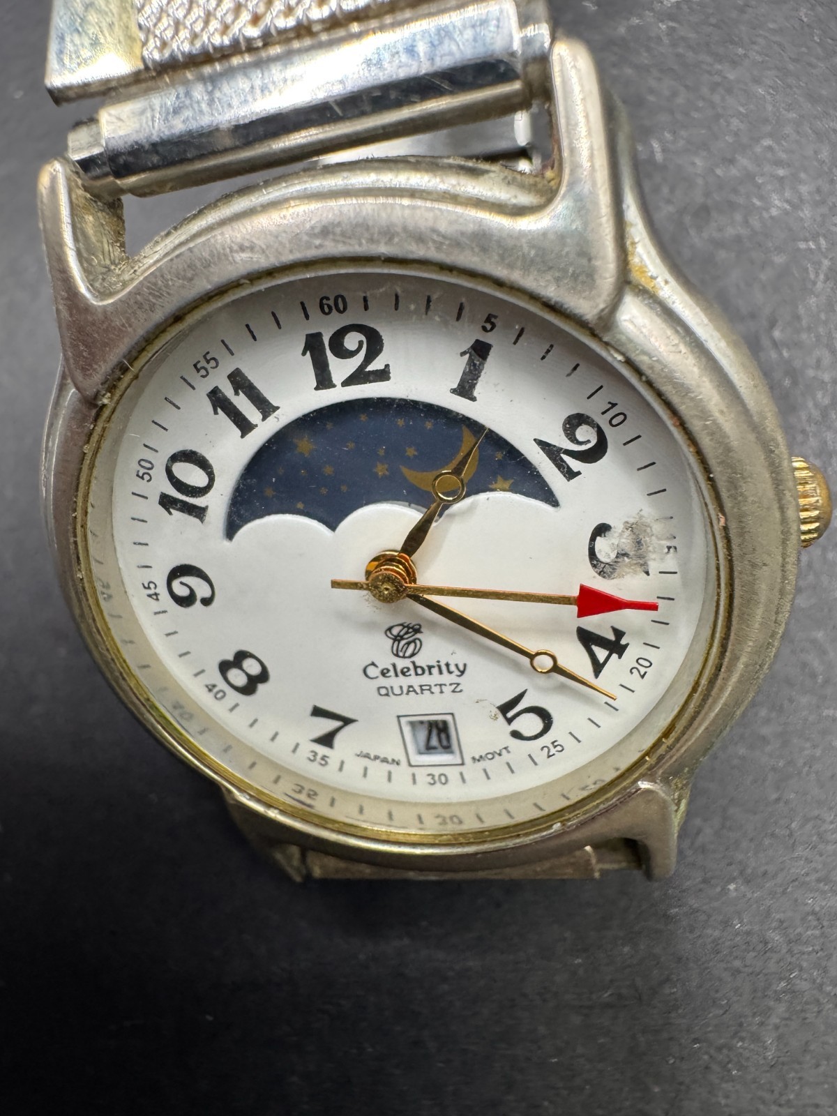 Vintage Celebrity Quartz Moonphase Date Watch Silver Tone Stretch Band 33.4MM
