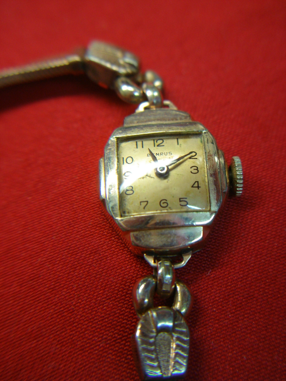 VINTAGE BENRUS LADIES WRISTWATCH W/ROSE GOLD FILLED/PLATED CASE & 15 JEWEL MVMT