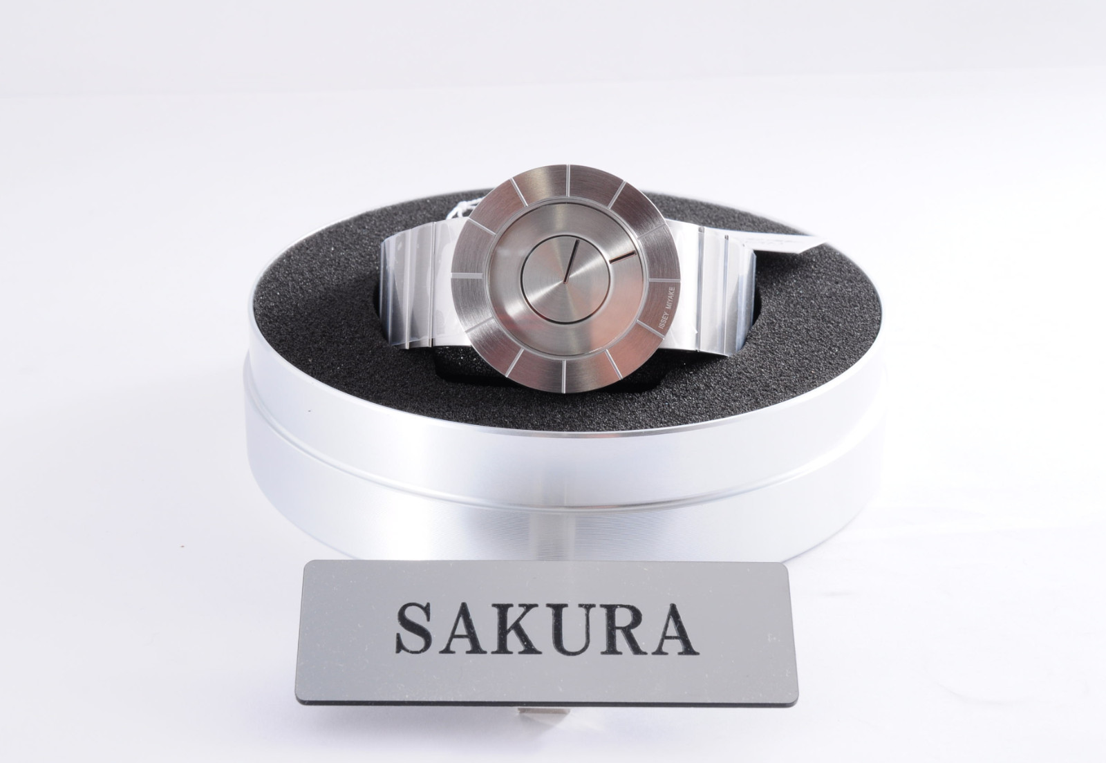 NY0N001 Issey Miyake To Tio Yoshioka Tokujin Designed IM-SILAN001 CITIZEN WATCH
