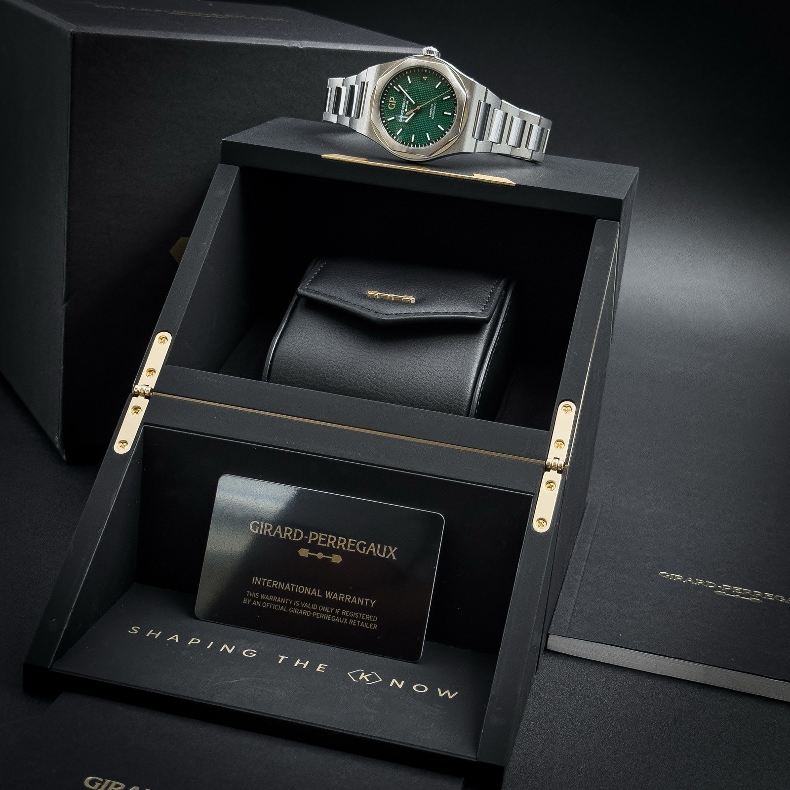 2025 Girard-Perregaux Laureato Green Dail 42mm 81010-11-3153-1CM Complete Set