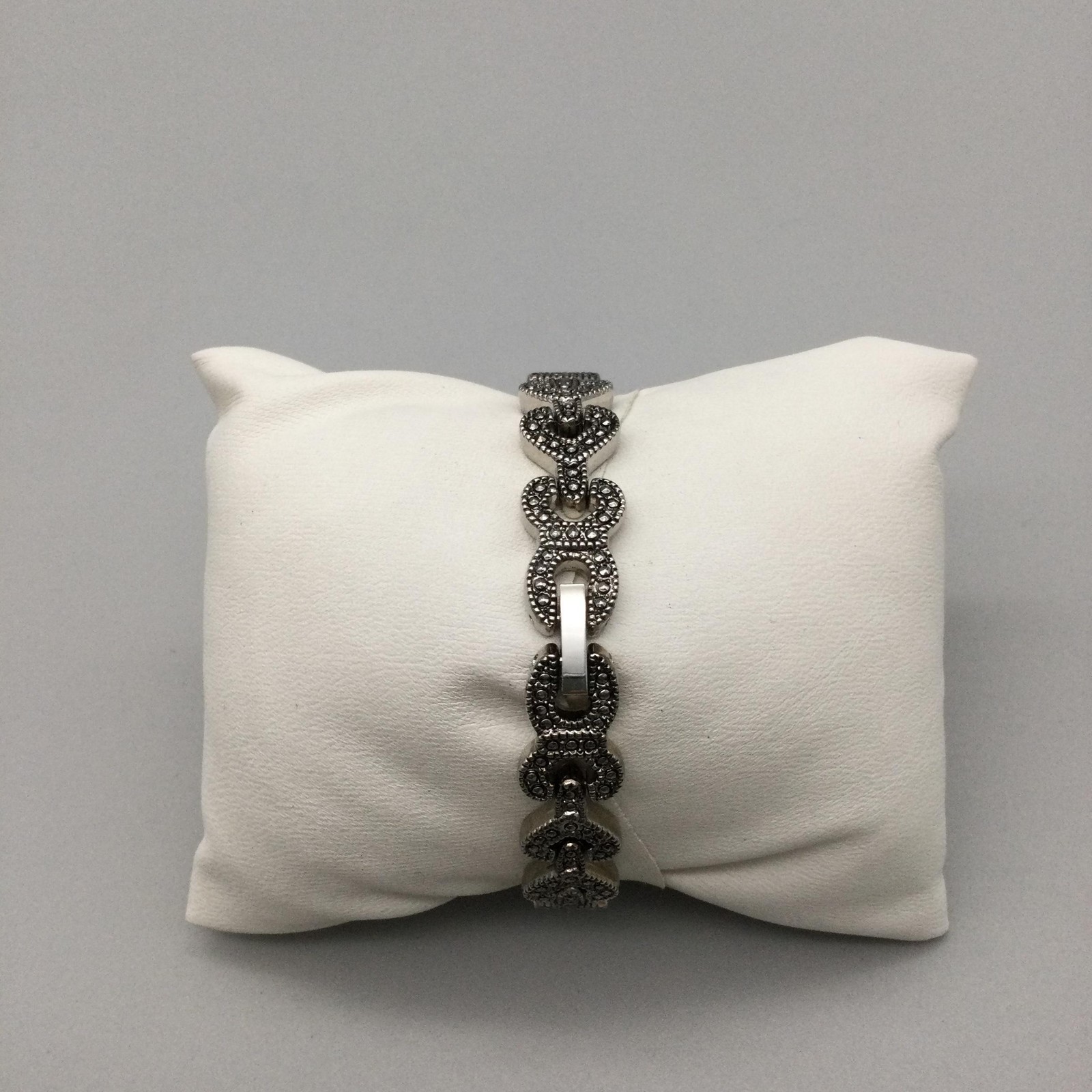 Jaclyn Smith Womens Watch 19mm MOP Silver Tone Hearts Bracelet New Battery 6.25″