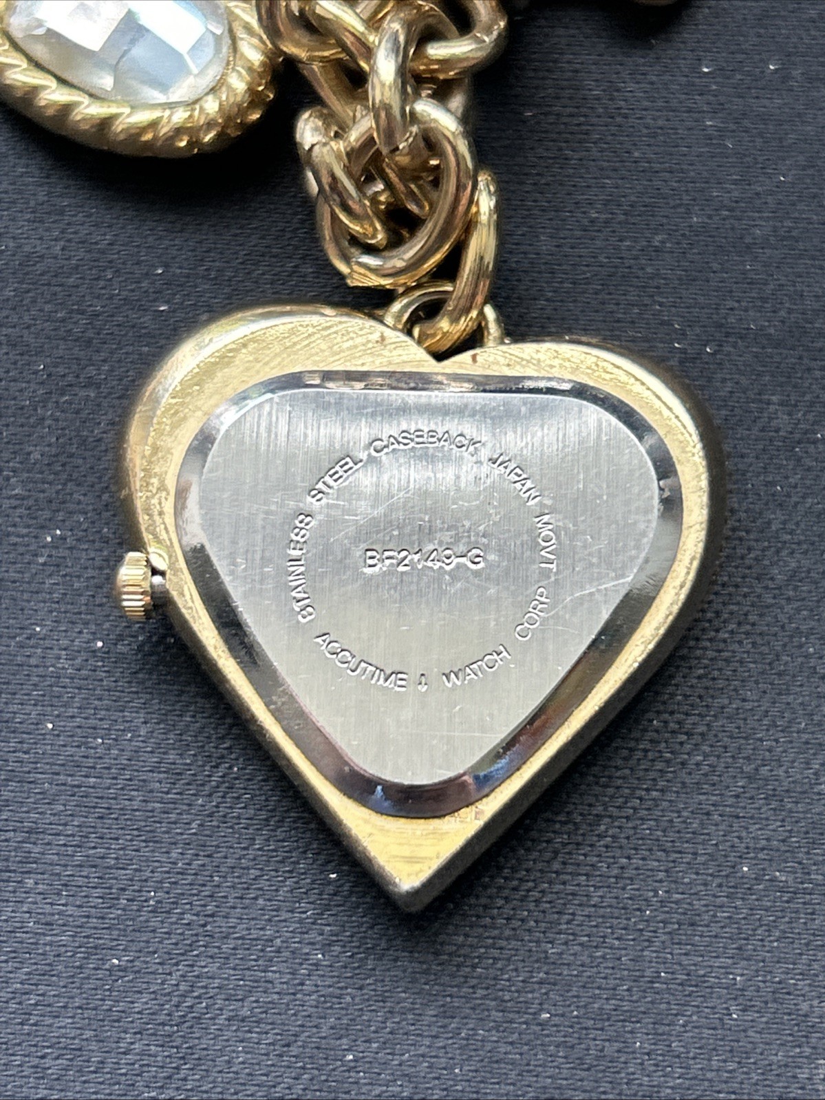 Avenue Heart Shaped Charm And Case Women’s Quartz Watch
