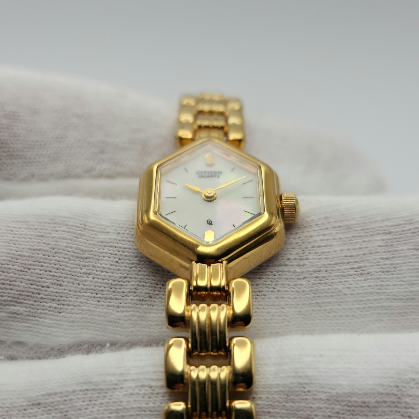 Citizen Ladies Vintage Gold Tone w/ Hexagonal Case & MOP Dial Quartz Watch