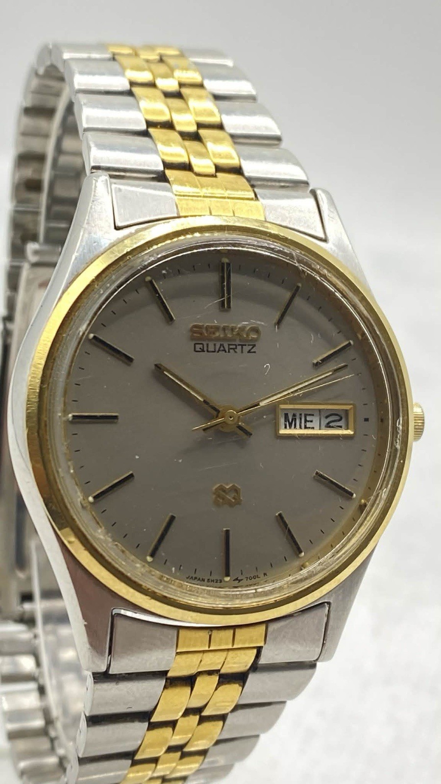 Seiko SQ 5H23-7009 Two Tone Case + Beacelet Silver Dial 34mm Mens Quartz Watch