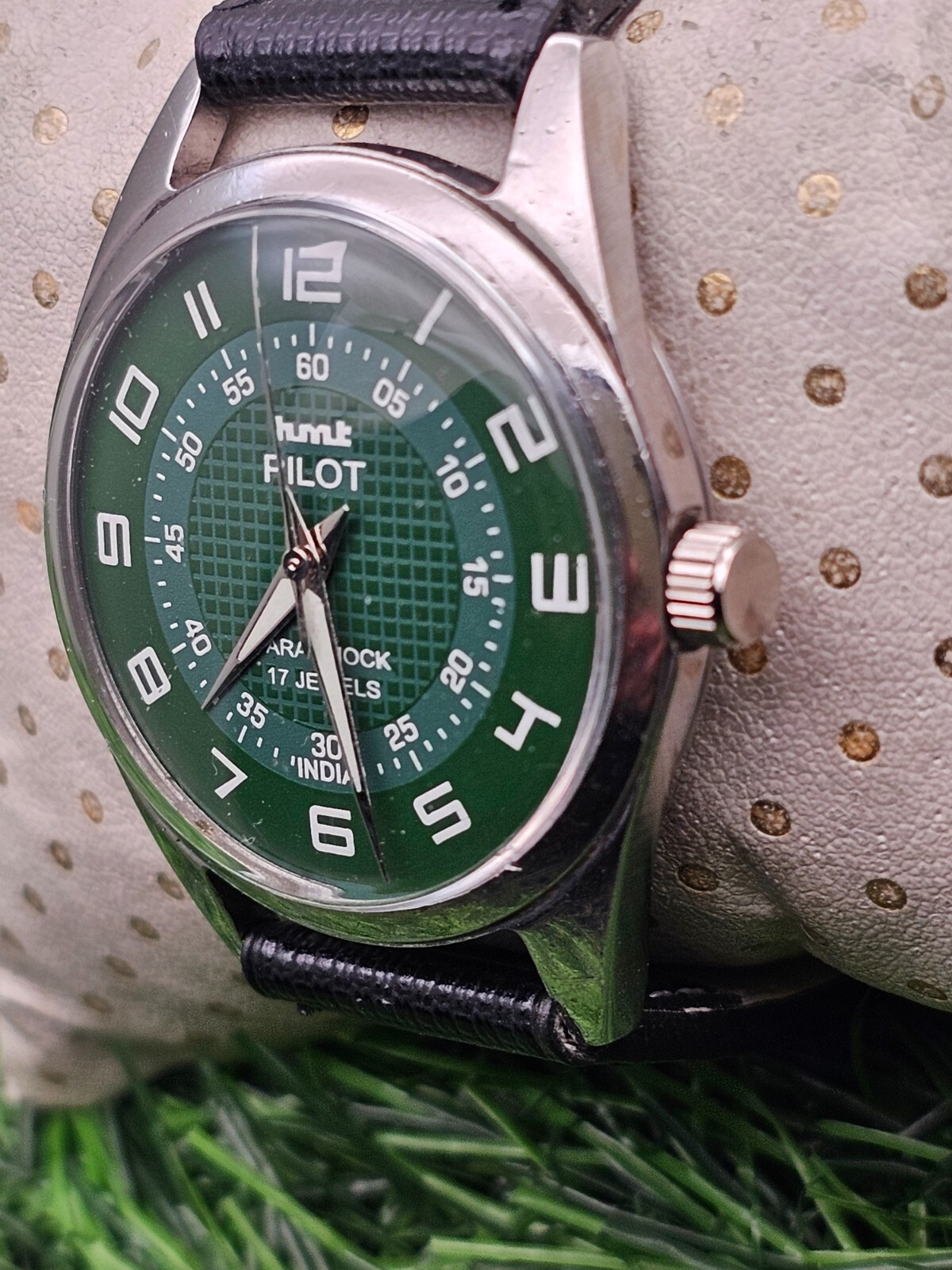 Beautiful Mens HMT Pilot Parashock Mechanical Wind 17J Watch Green Dial