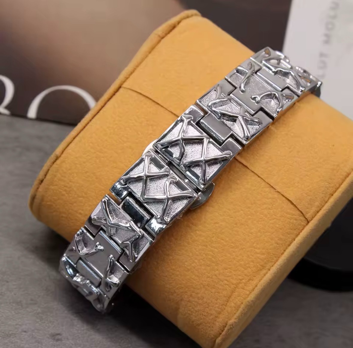 Men’s Metal Steel Watch Y2K Hype Silver Chrome Retro Luxury
