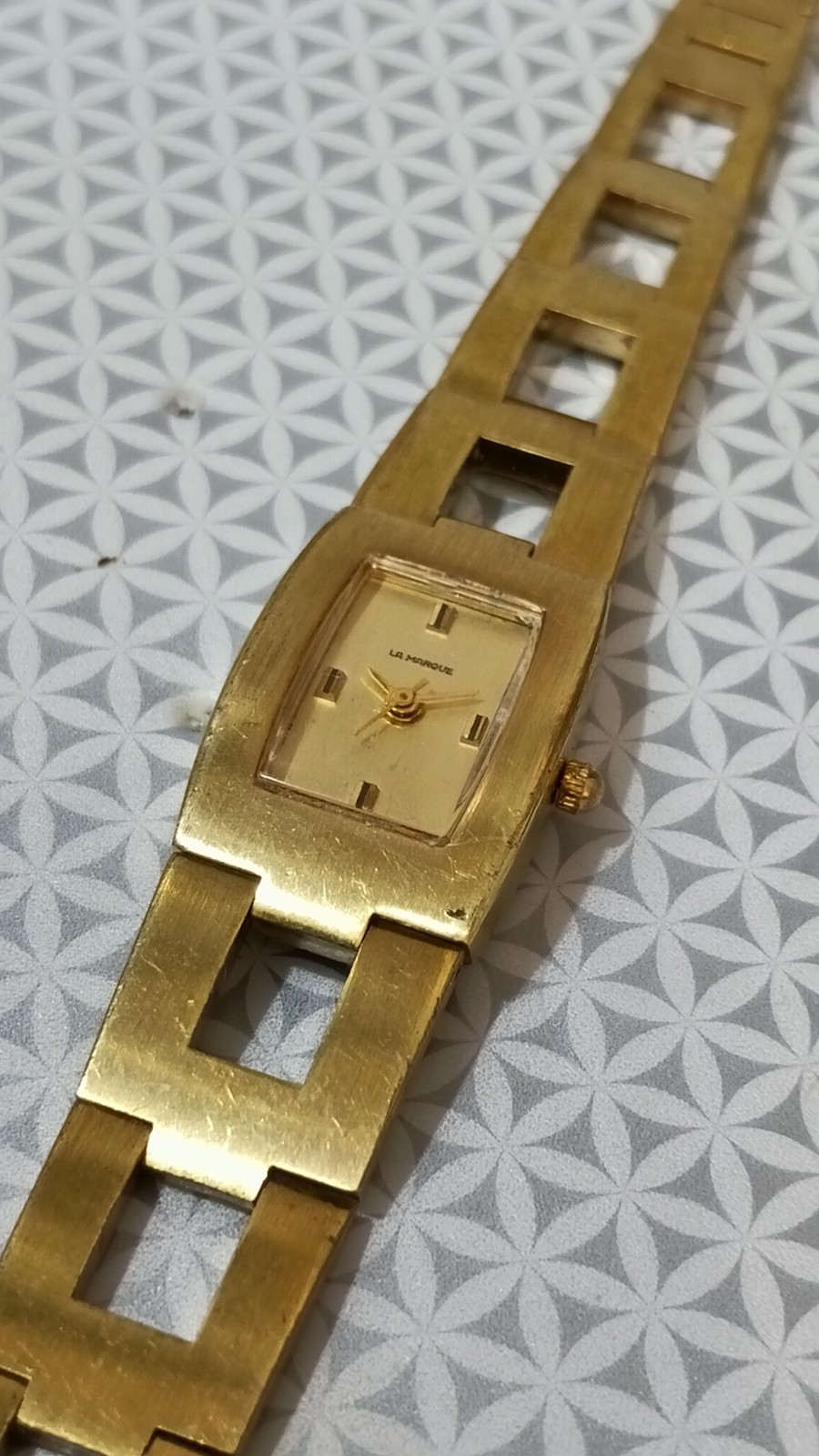 LE MARQUE Vintage Women’s Watch Gold Tone Quartz 18 mm