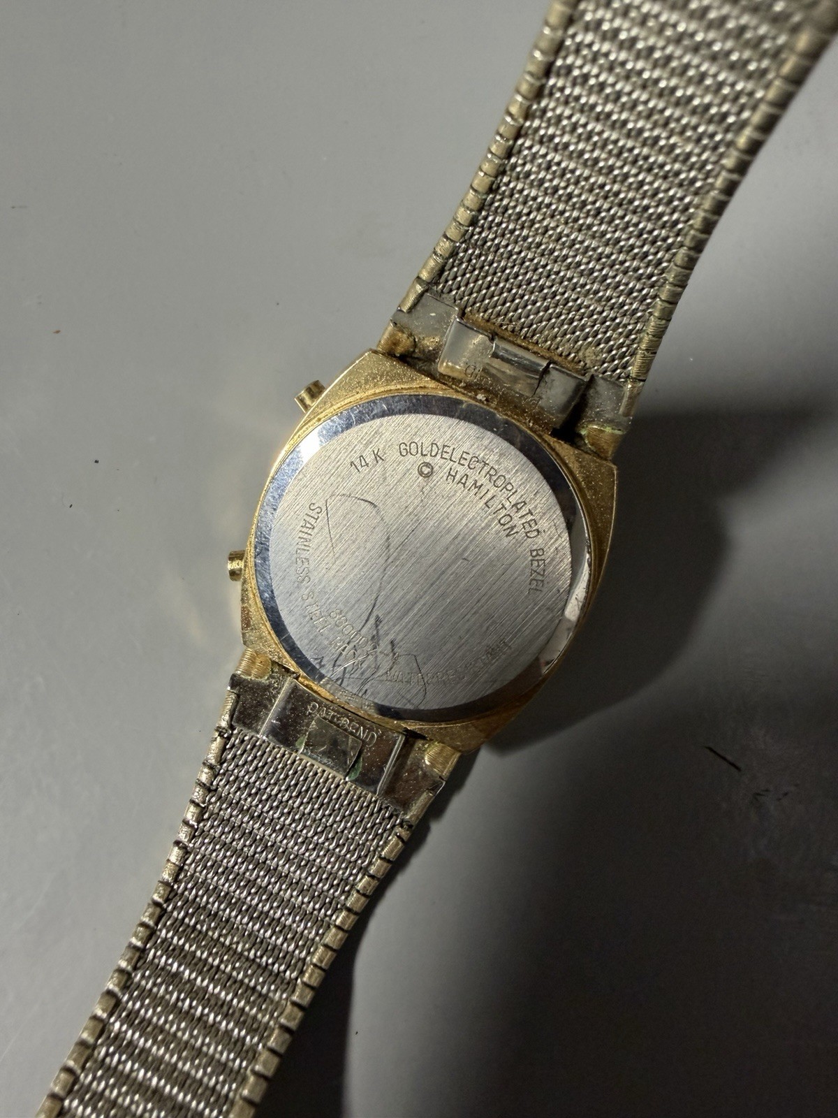 Vintage Hamilton Men’ 14K Gold Plated 32mm Quartz LCD Digital Watch Used Unknown