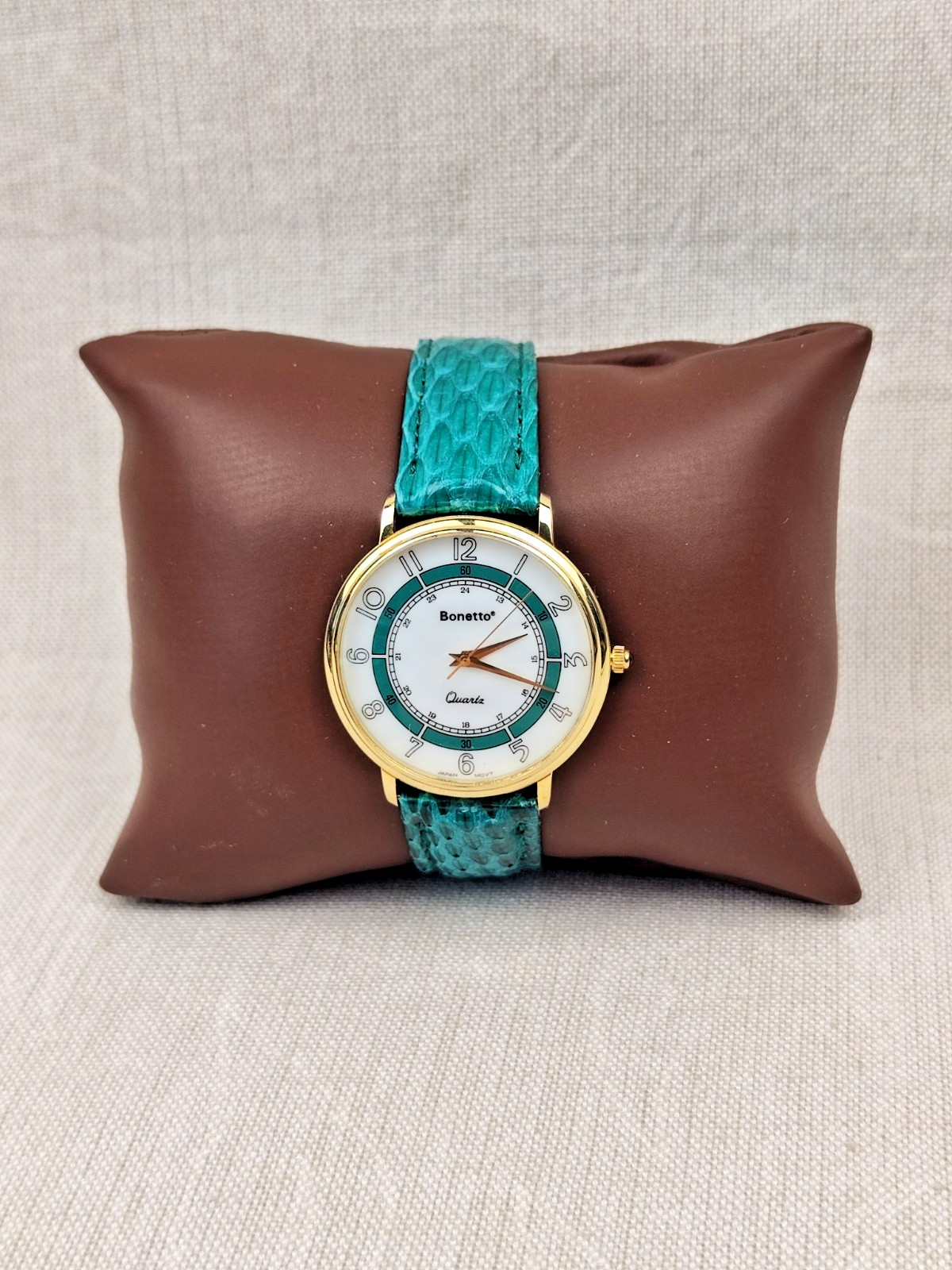 Vintage Bonetto women’s watch with a Japanese quartz movement