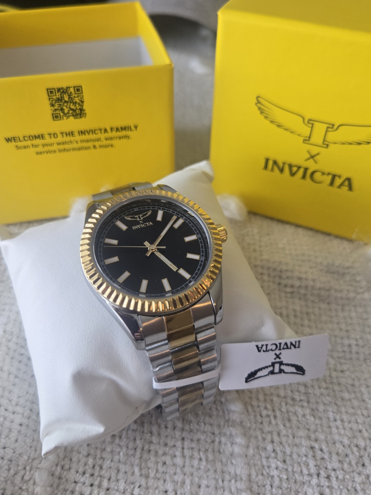 Invicta TwoTone Stainless Watch Fluted Gold Bezel Black Dial 40mm (69011) New