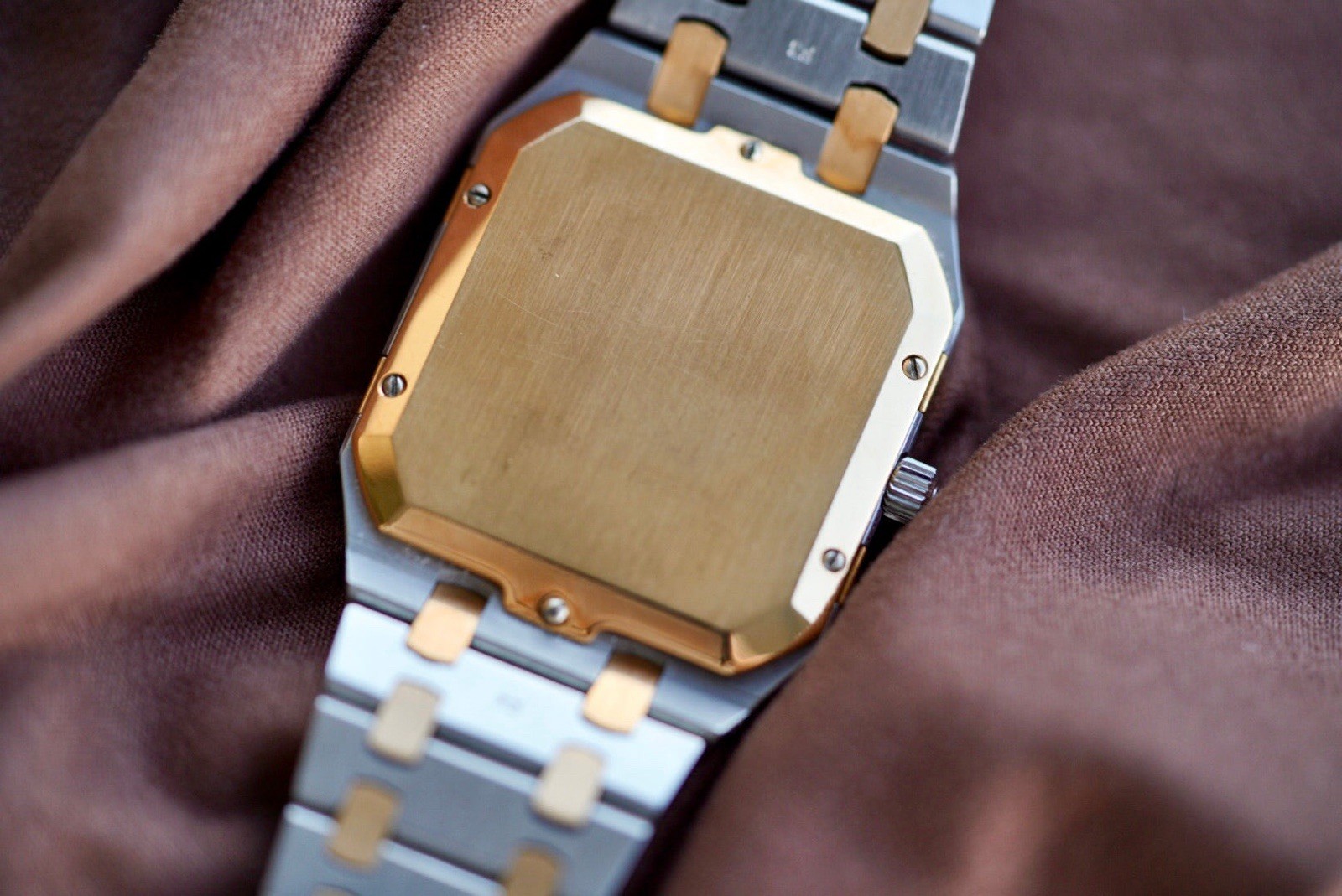 (6005SA) 1980s Audemars Piguet Royal Oak Square Quartz Jumbo 32x41mm Watch
