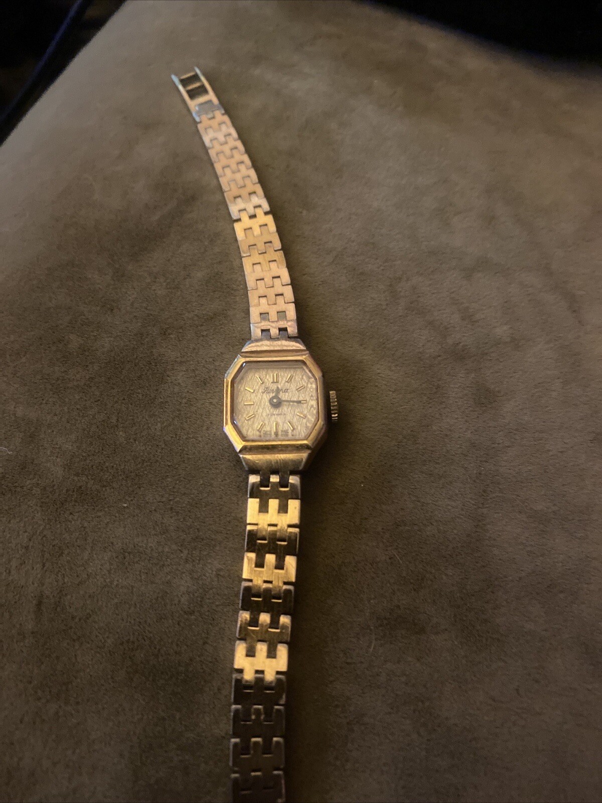 VTG Riviera Ladies Watch 17 Jewels Swiss Made Gold Tone