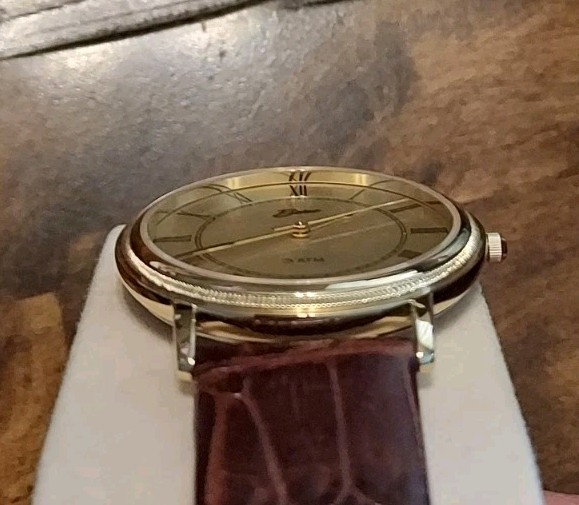Excellent Vtg Belair 3ATM Gold Tone Mens sapphire crystal Watch w/case new bat