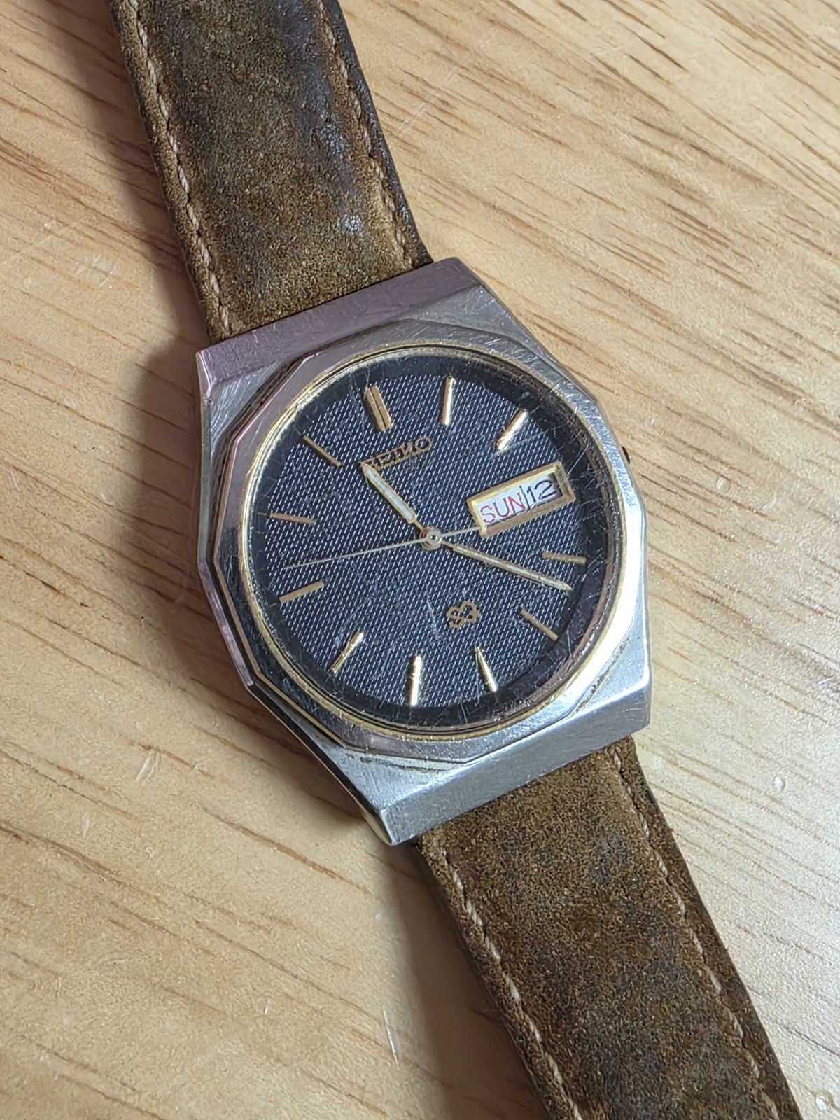VINTAGE Seiko SQ Watch Men 33mm Black Dial Daydate ( 8023-6059 ) *RUNNING*READ *
