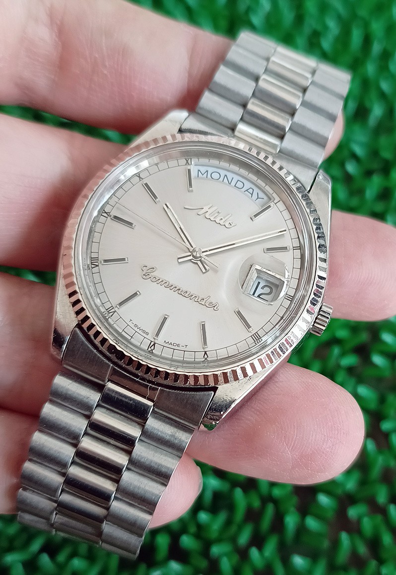 NICE VINTAGE MIDO COMMANDER MODEL 8223 AUTOMATIC 25 JEWELS SWISS MADE GENT WATCH
