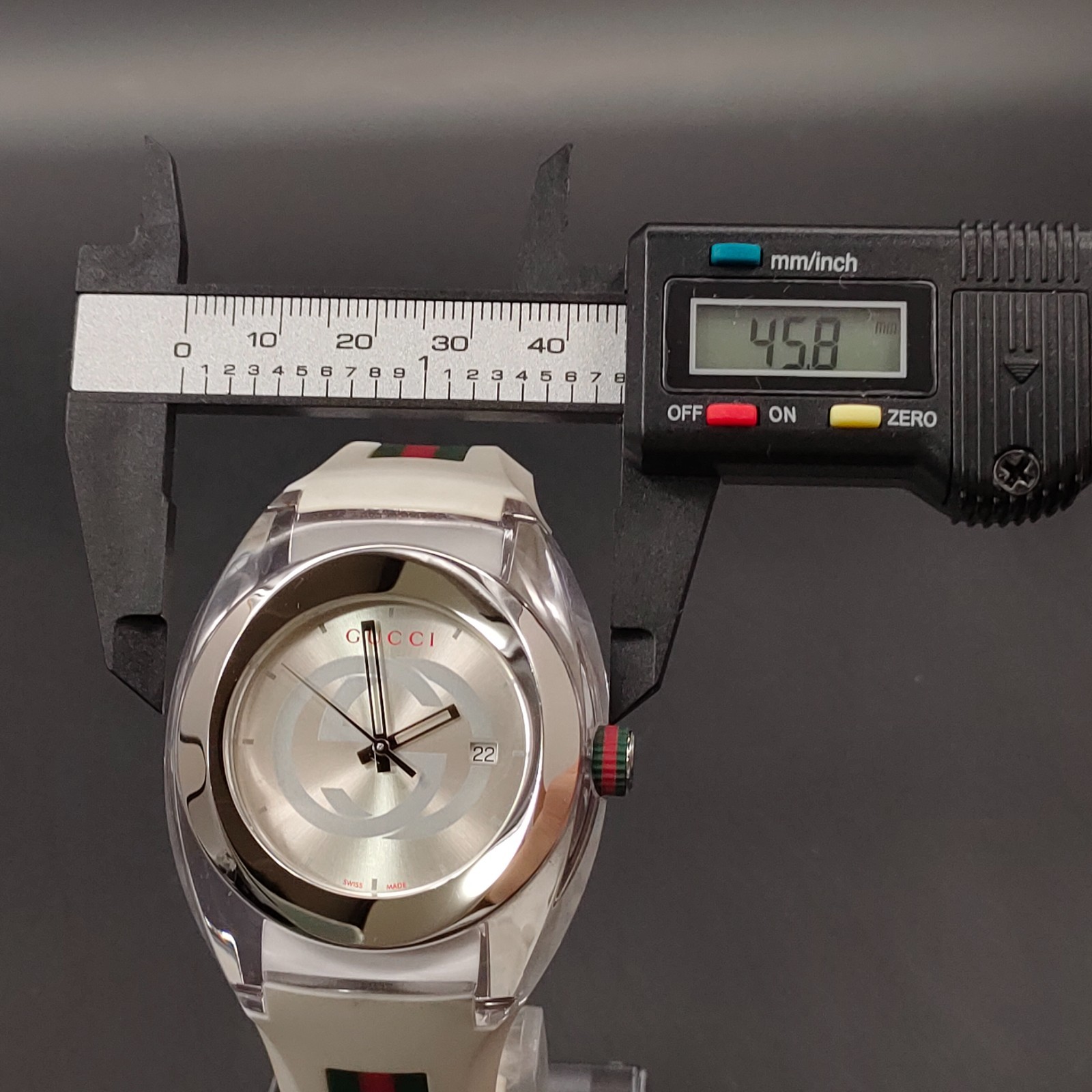 2010s N MINT Gucci SYNC 137.1 YA137102A White Qz 46mm Mens Watch JAPAN