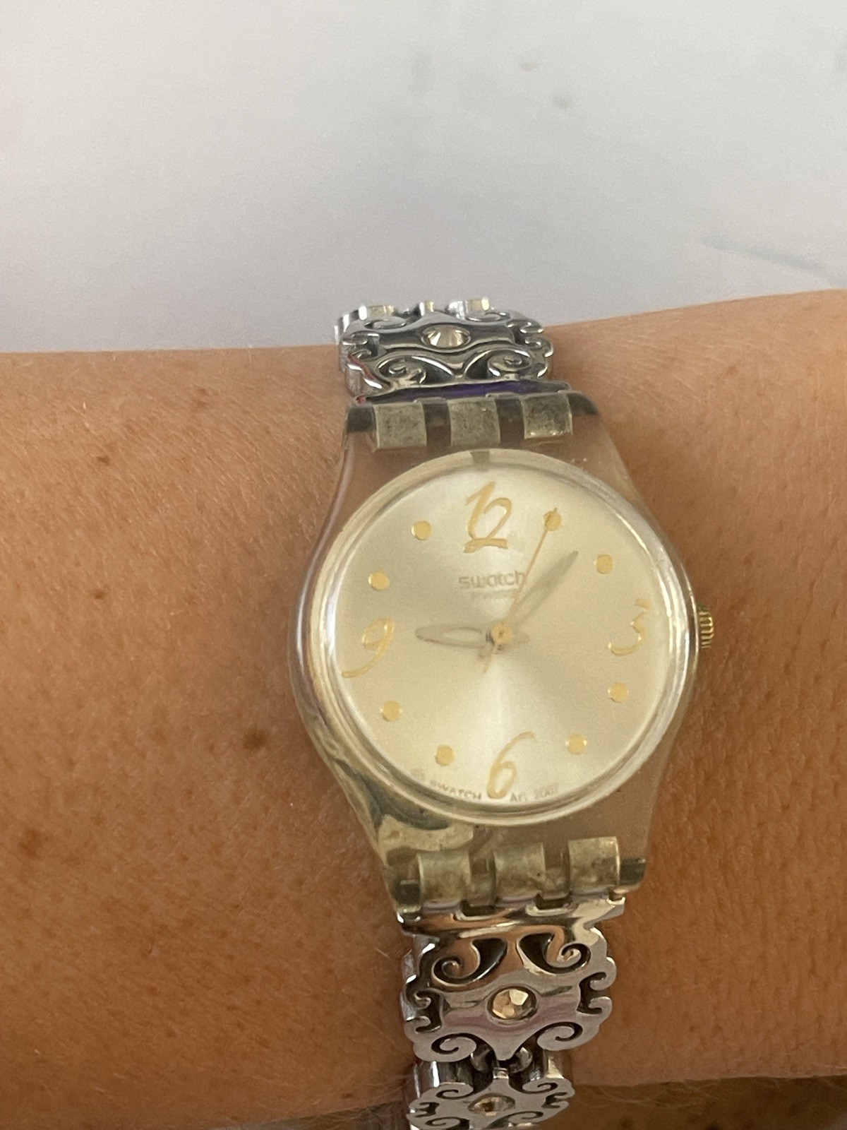 Swatch Womans Rare watch 129 ag2007 Swiss Made Bracelet Silver Tone 176
