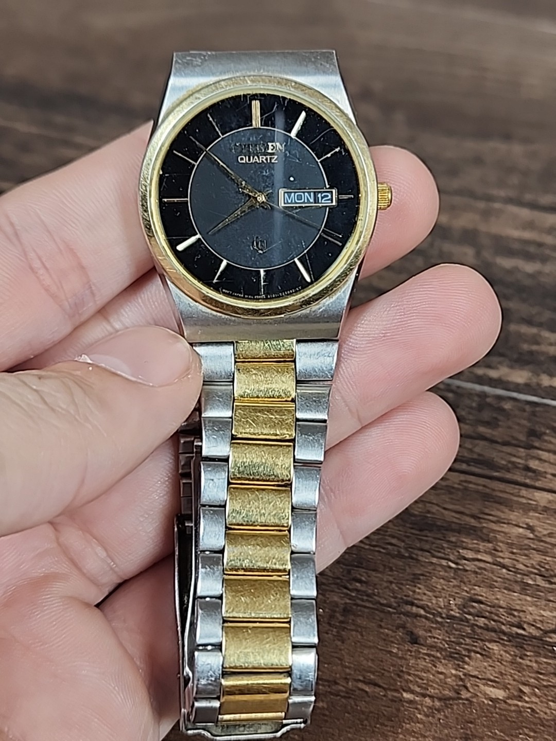 Men Citizen Cq Watch 6101 T15588kt Black & Gray Face Silver Gold Case Steel Band