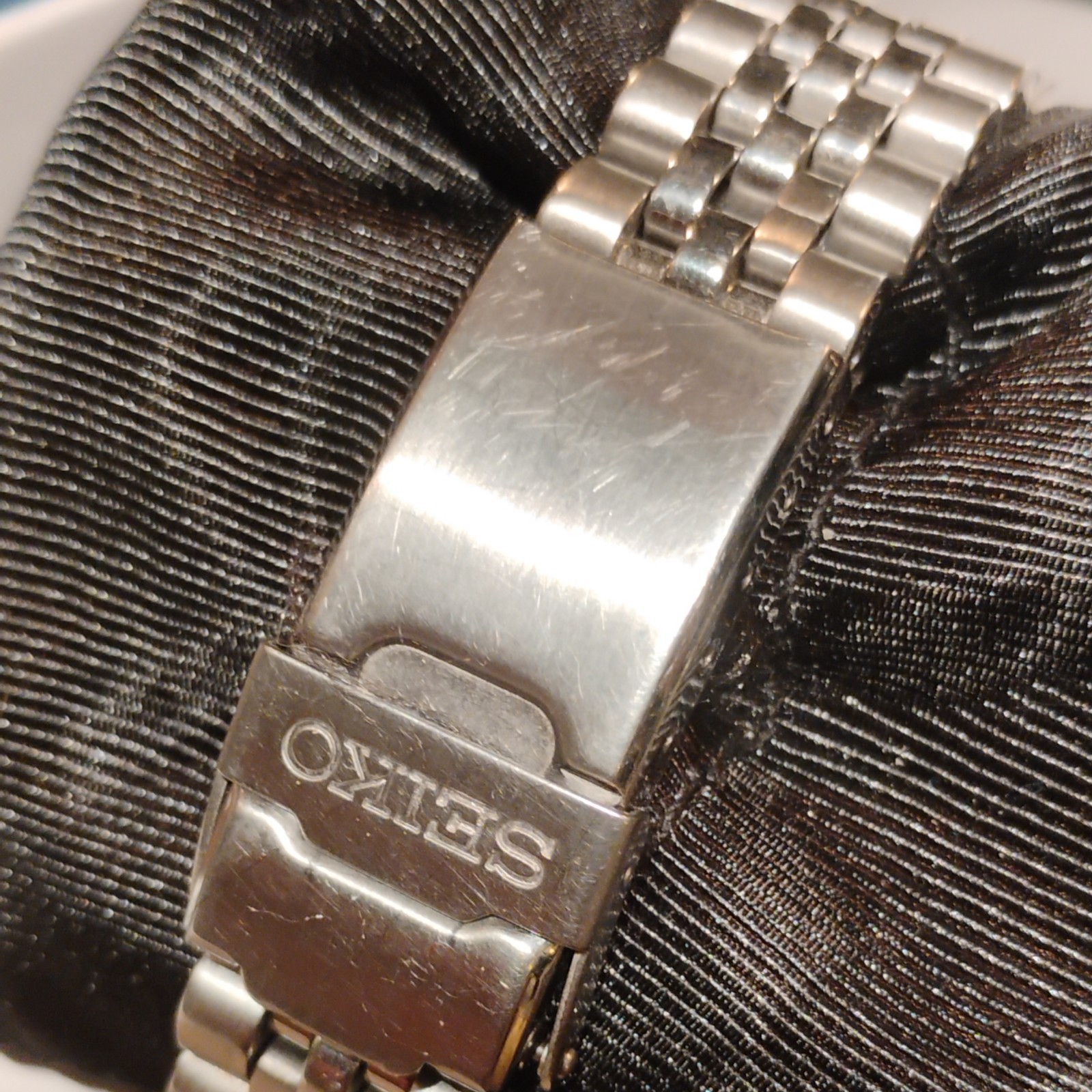 Seiko SKX013 excellent original condition.original box booklet receipt and links