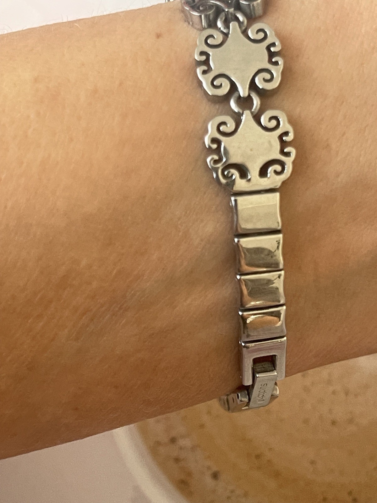 Swatch Womans Rare watch 129 ag2007 Swiss Made Bracelet Silver Tone 176