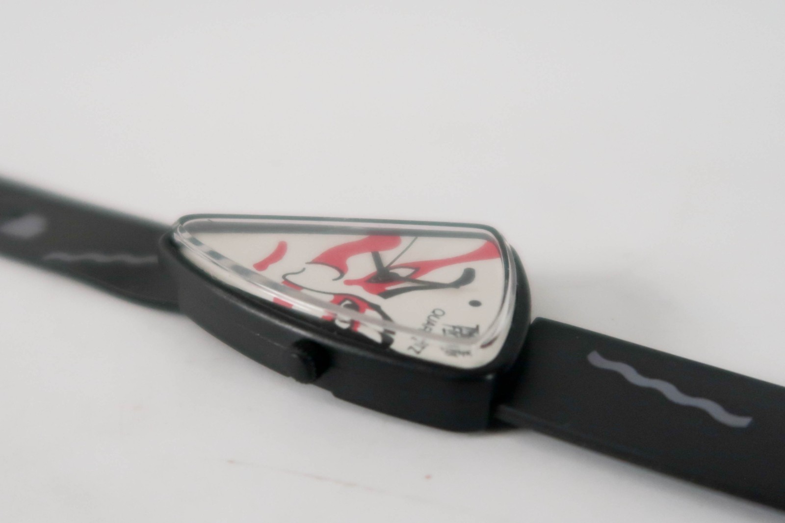 Unique Triangular Watch Features a KABUKI / Kumadori Mask Design