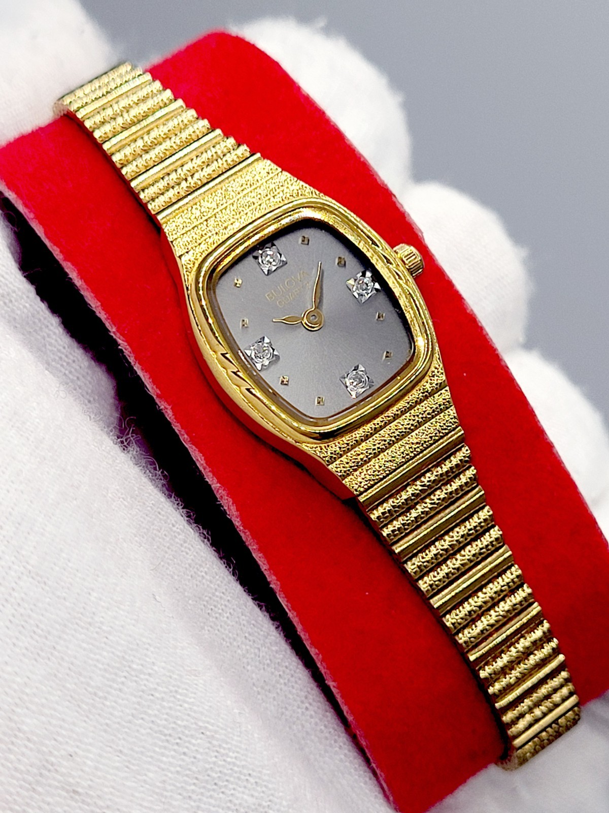 Bulova Women’s Watch 1985 Vintage Diamond Dial Gold Tone Vintage [MINT] 17mm