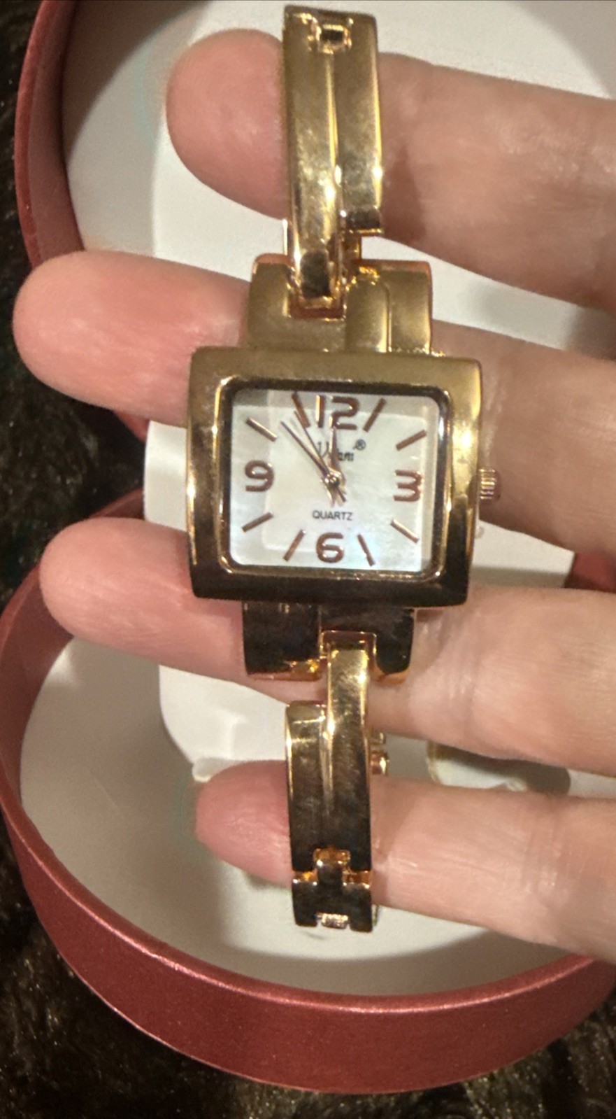 VINTAGE VIVANI WOMEN’S WATCH ROSE GOLD TONE NEW IN BOX ( NEED BATTERIES)