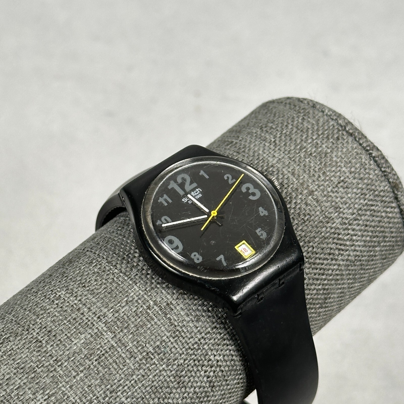 VTG Swatch Watch 33mm Black Yellow Date Round 2004 Quartz New Battery FLAWS READ