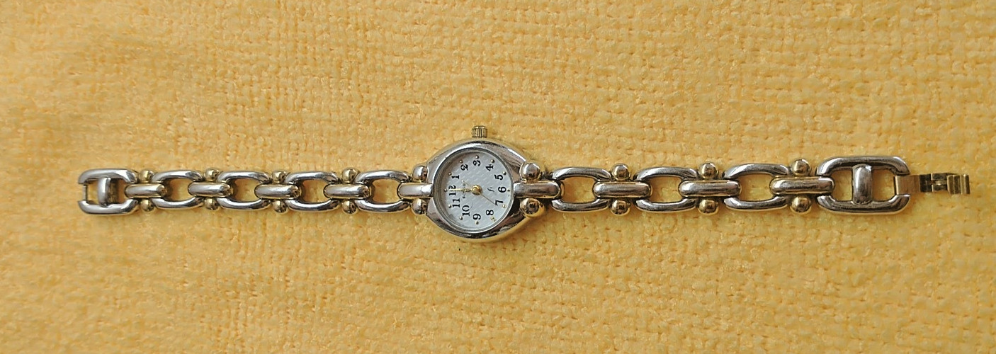 Vintage/Retro Fossil F2 Ladies Watch ES-8820, New Battery