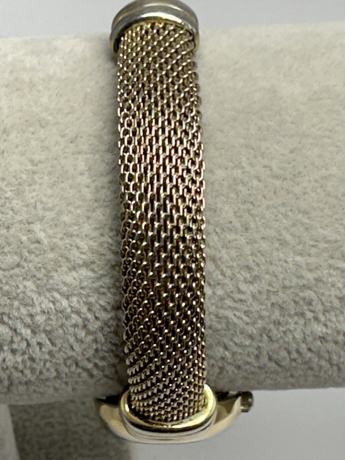 Futura 1820QB Ladies Cuff MOP Watch New Battery 21MM 6.75″ H30