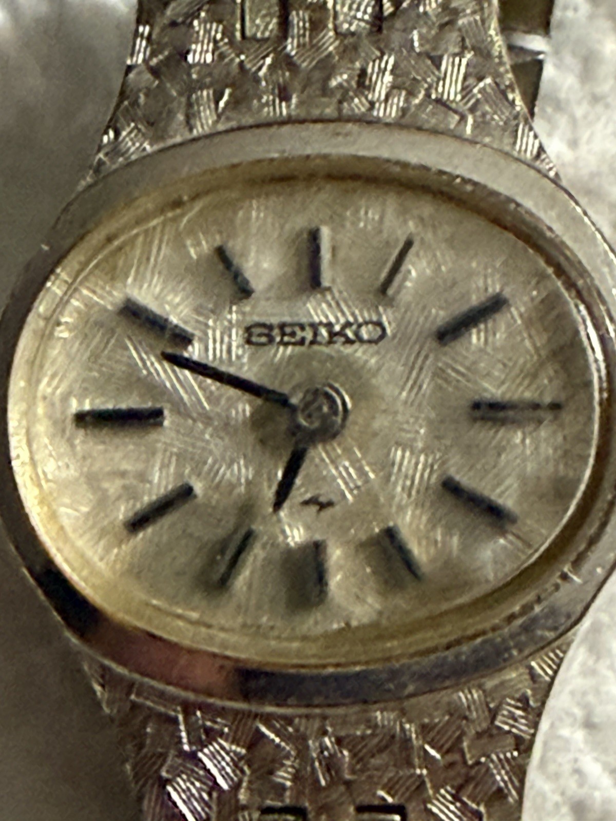 Vintage Seiko Ladies Watch 11-7619 Dainty Silver Color