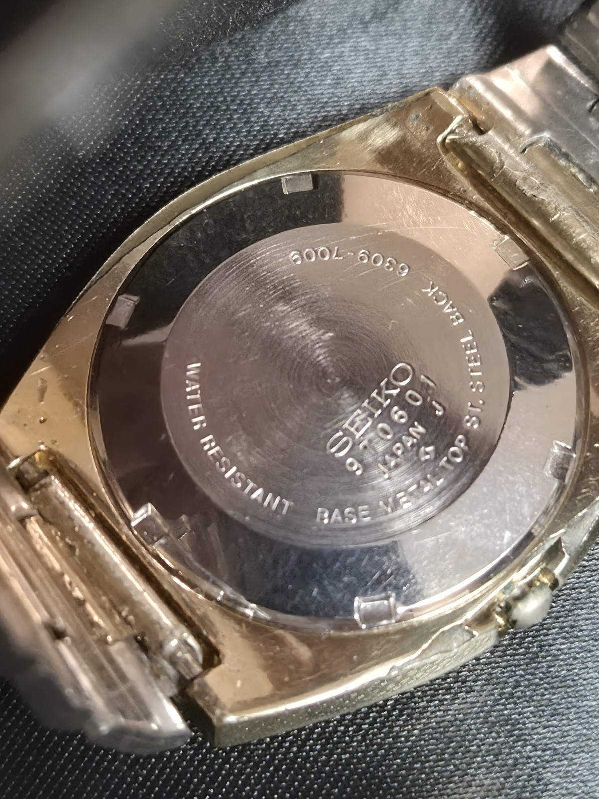 Seiko 7009-7009 Automatic 17J Day/Date Tigers Eye Sunburst Dial Bracelet