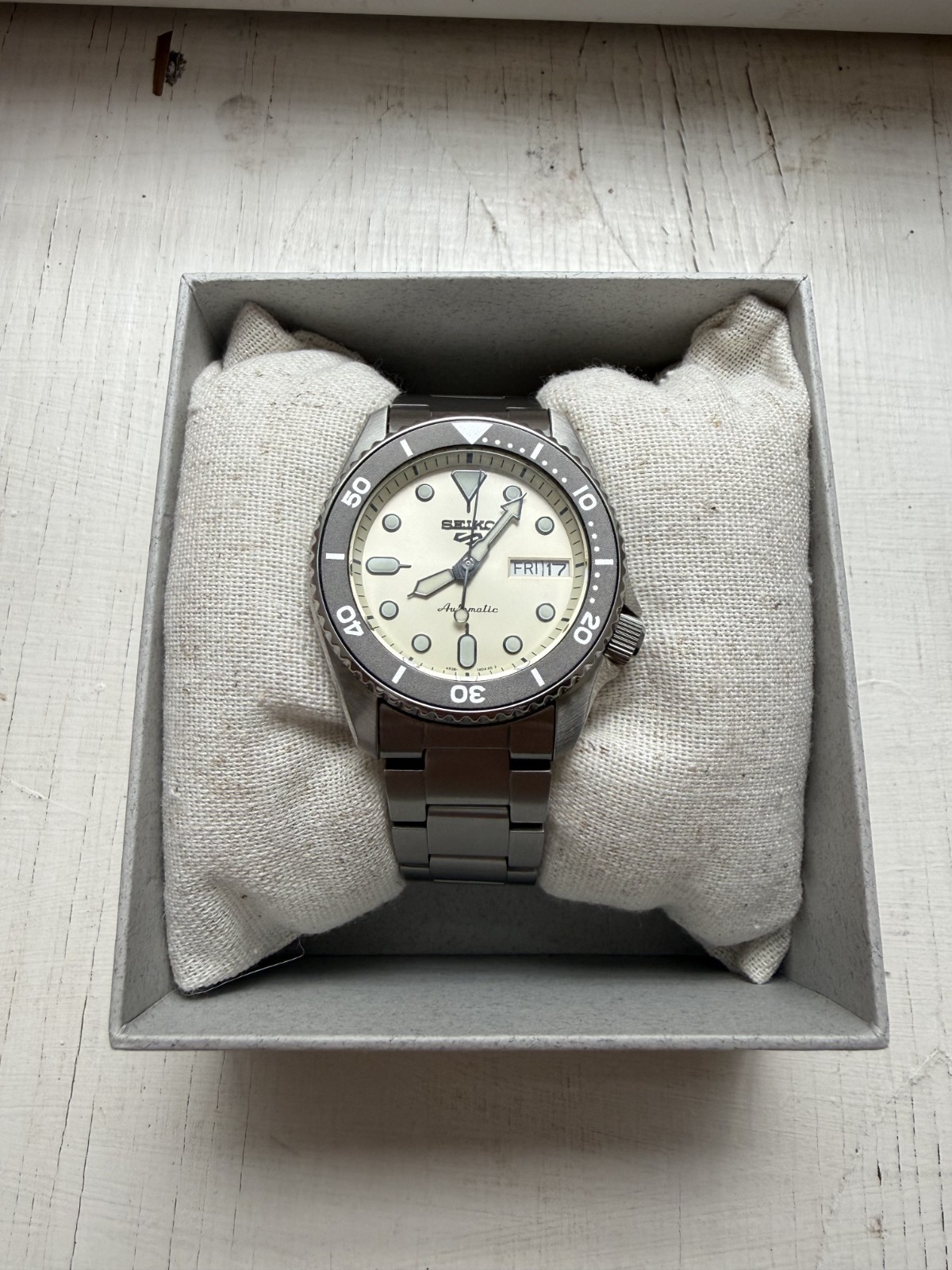 Seiko 5 Sports SKX Midi SRPK31K1 38mm Automatic Cream Dial — Lightly Worn